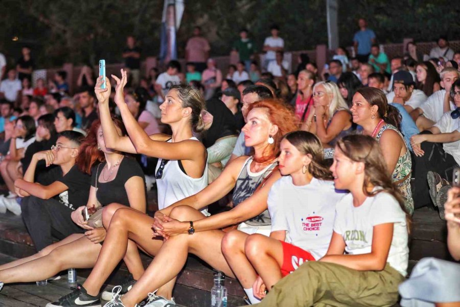 Antalya’da Uluslararası Gençlik Ve Dans Festivali Başladı