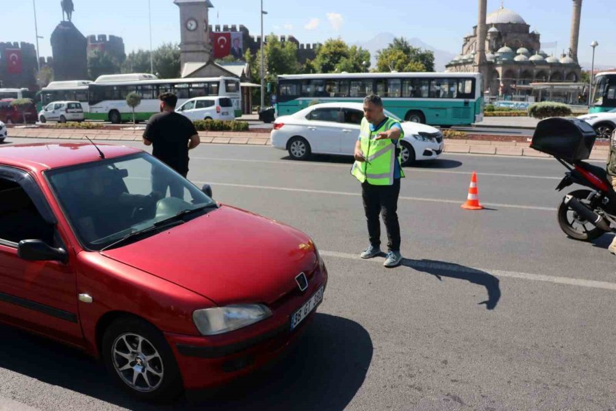 Görme Engelliler Trafik Denetimi Yaptı, Beyaz Bastona Dikkat Çekti