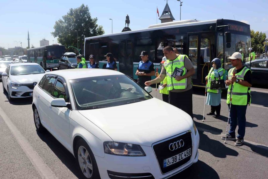 Görme Engelliler Trafik Denetimi Yaptı, Beyaz Bastona Dikkat Çekti