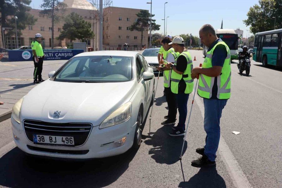 Görme Engelliler Trafik Denetimi Yaptı, Beyaz Bastona Dikkat Çekti