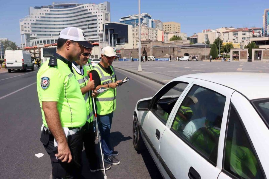 Görme Engelliler Trafik Denetimi Yaptı, Beyaz Bastona Dikkat Çekti