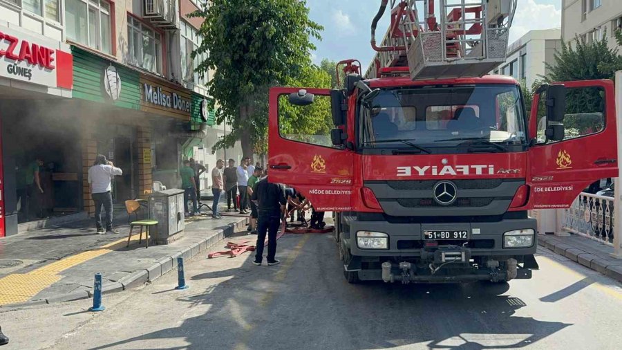 Dönercide Çıkan Yangın Paniğe Neden Oldu