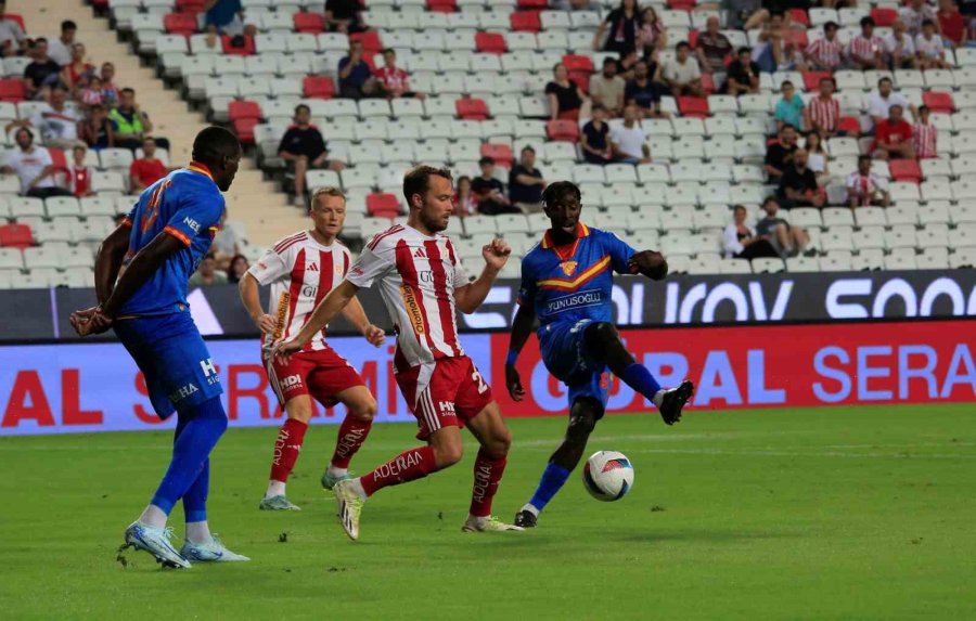 Trendyol Süper Lig: Antalyaspor: 0 - Göztepe: 0 (ilk Yarı)