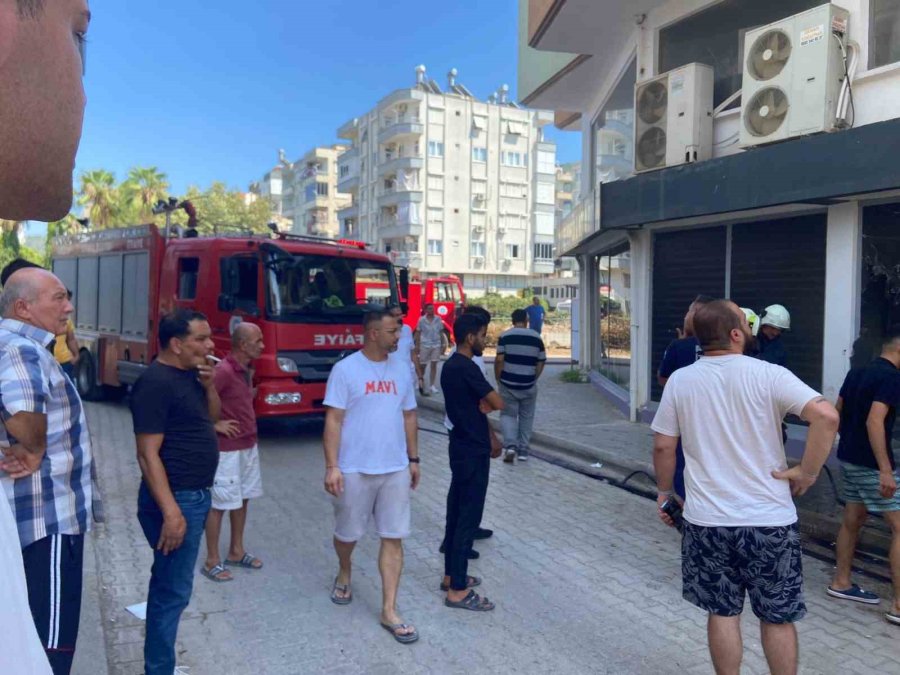 Antalya’da Bayan Kuaföründe Çıkan Yangın Korkuya Neden Oldu