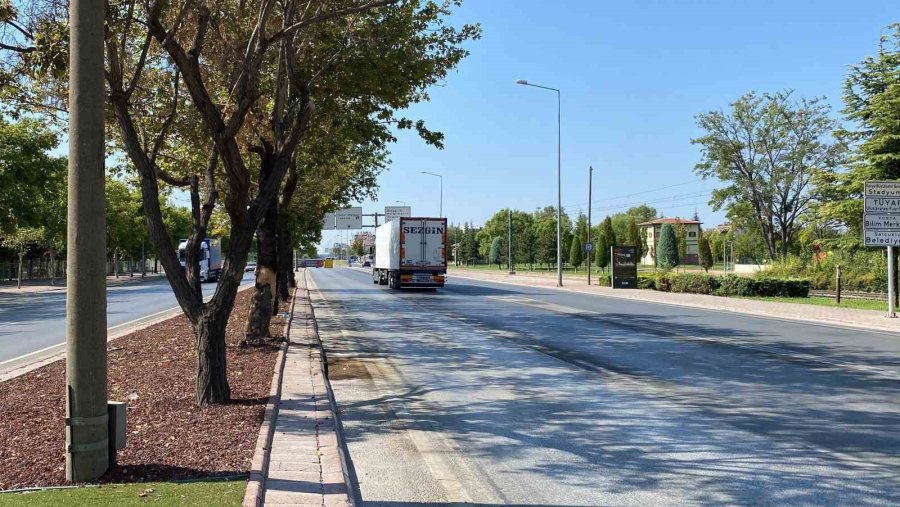 Konya’da 2 Kişinin Öldüğü Trafik Kazası Güvenlik Kamerasına Yansıdı