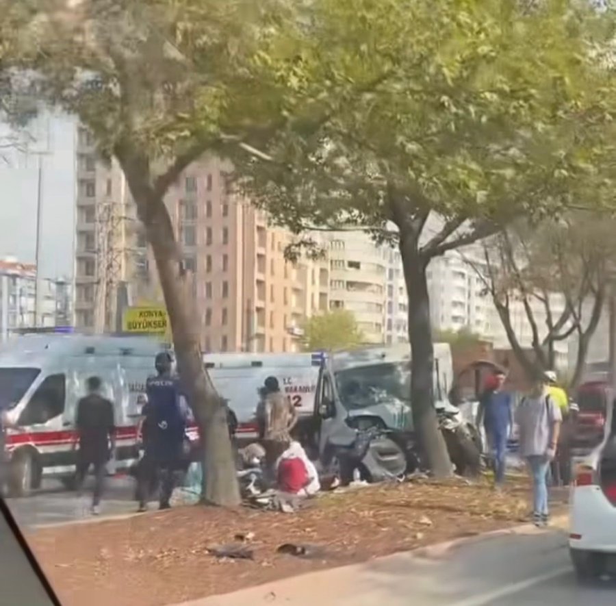 Konya’da 2 Kişinin Öldüğü Trafik Kazası Güvenlik Kamerasına Yansıdı