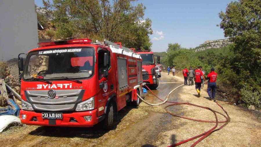 Mersin’de Orman Yangını, Alevler Evleri Teğet Geçti