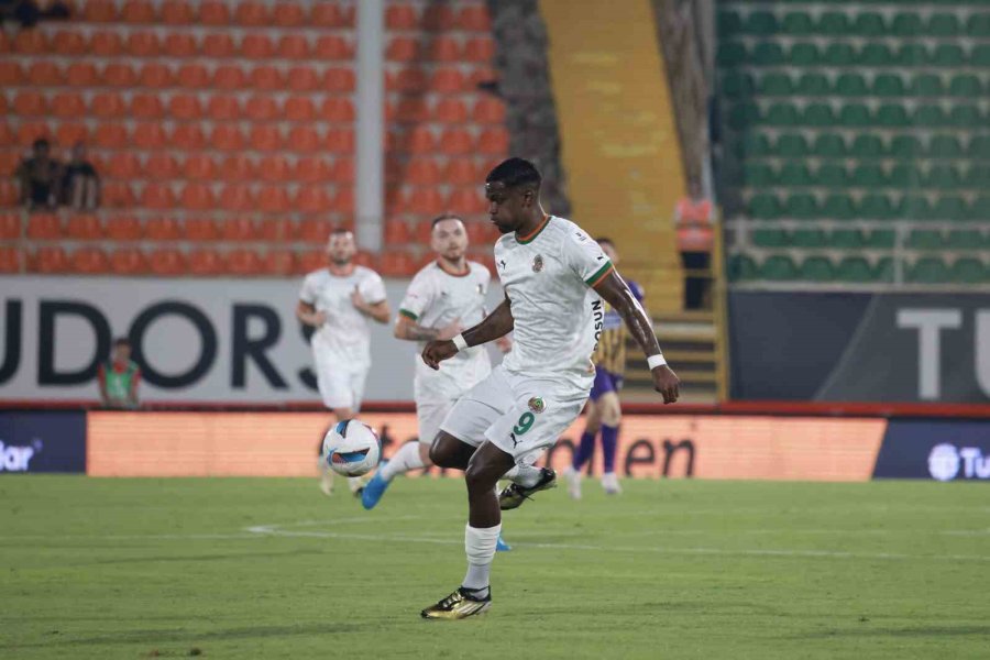 Trendyol Süper Lig: Corendon Alanyaspor: 0 - Eyüpspor: 0 (ilk Yarı)