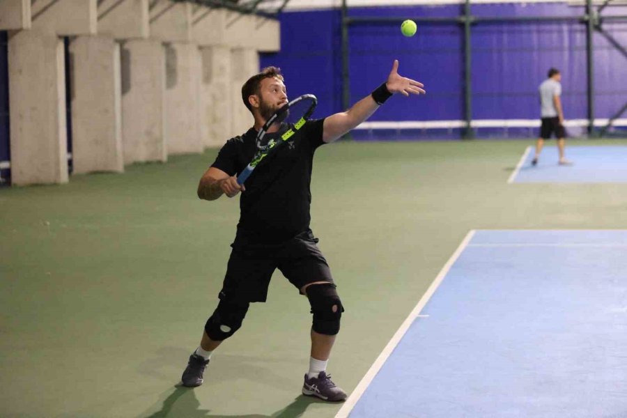 Yaz Tenis Turnuvası Lansman Maçlarıyla Başladı