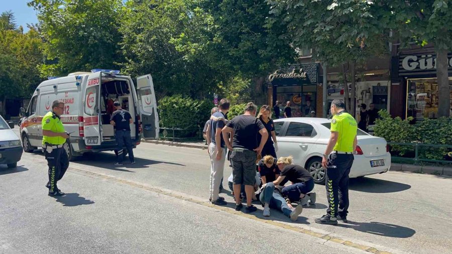 Elektrikli Bisikletin Çarptığı Kadın Yaralandı