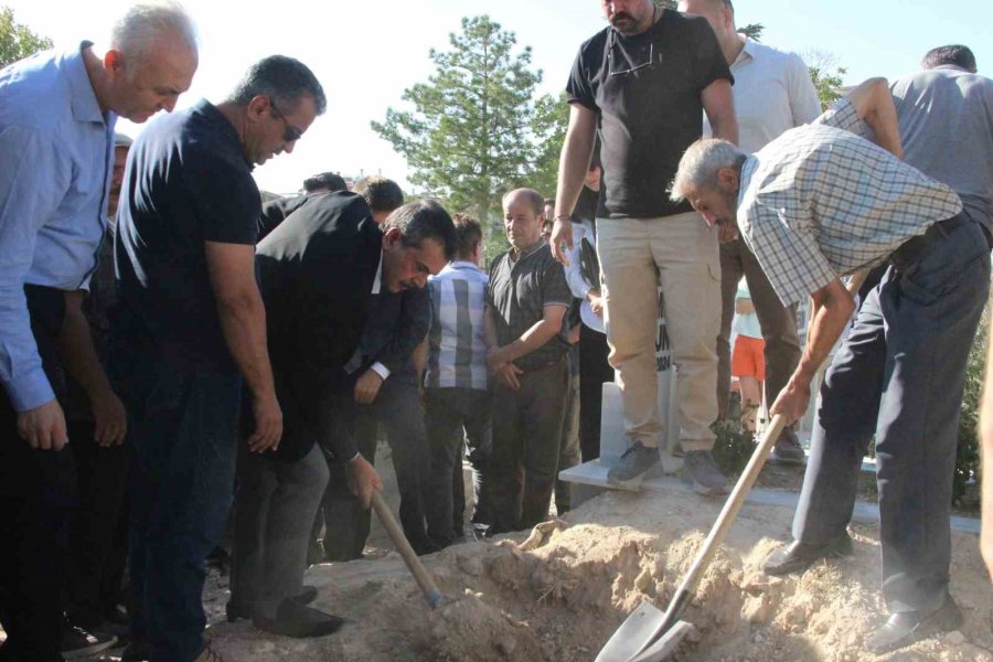 Milli Eğitim Bakanı Tekin, Karaman’da Cenaze Törenine Katıldı