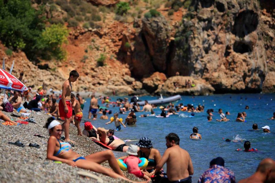 Antalya’da Termometreler Çıldırdı: Ağustos Ayının En Sıcak Günlerinden Biri Yaşanıyor