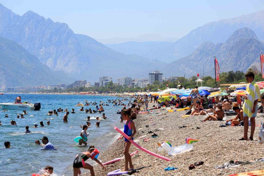 Antalya’da Termometreler Çıldırdı: Ağustos Ayının En Sıcak Günlerinden Biri Yaşanıyor