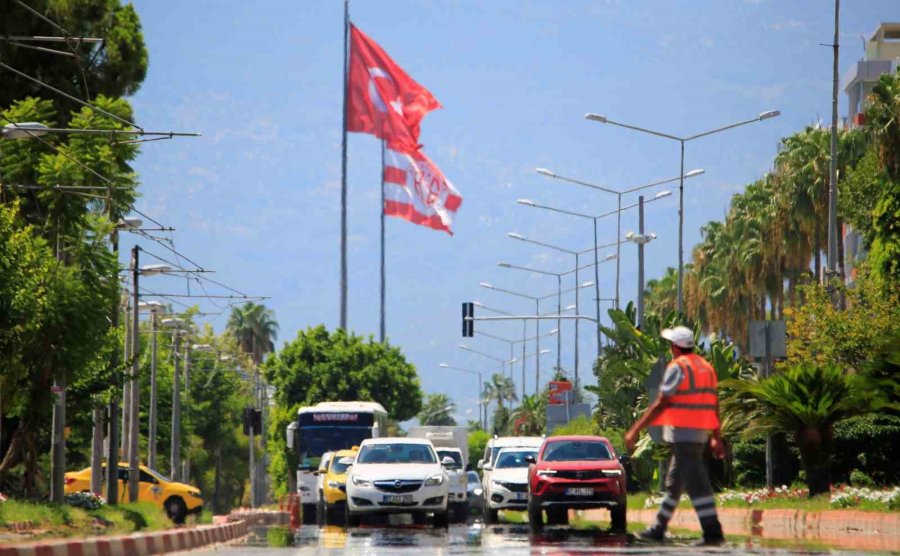 Antalya’da Termometreler Çıldırdı: Ağustos Ayının En Sıcak Günlerinden Biri Yaşanıyor