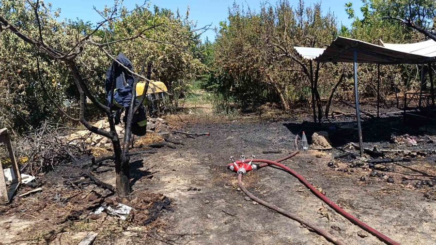 Antalya’da Ahır Yangını: 3 İnek, 12 Keçi Telef Oldu