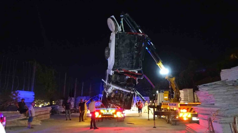 Alanya’da Feci Kaza: Babanın Çabası Yetmedi, Anne Ve 1 Yaşındaki Kızı Hayatını Kaybetti