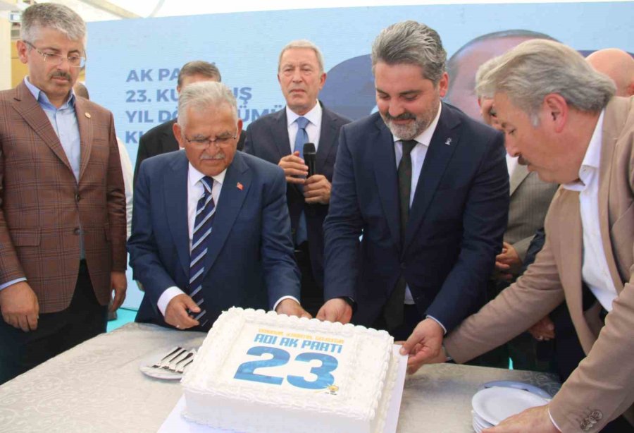 Kayseri Teşkilatı Ak Parti’nin 23. Kuruluş Yıl Dönümünü Kutladı