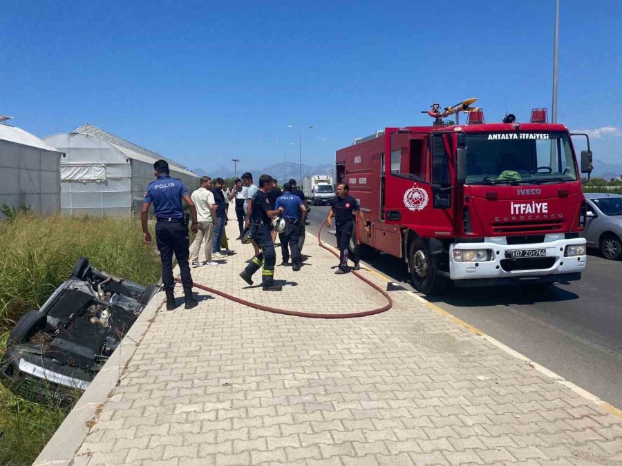 Şarampole Uçan Otomobildeki 2 Kişi Yaralı Olarak Kurtarıldı