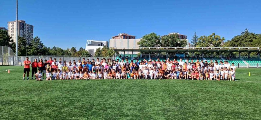 2 Bin 500 Kişi İle 2. Yaz Dönemi Spor Şenliği Düzenlendi