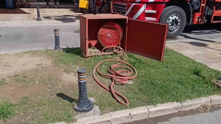 Ayakkabı Mağazasında Yangın Maddi Hasara Sebep Oldu