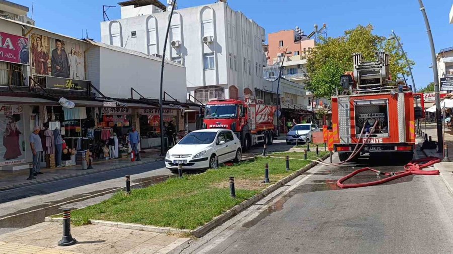 Ayakkabı Mağazasında Yangın Maddi Hasara Sebep Oldu