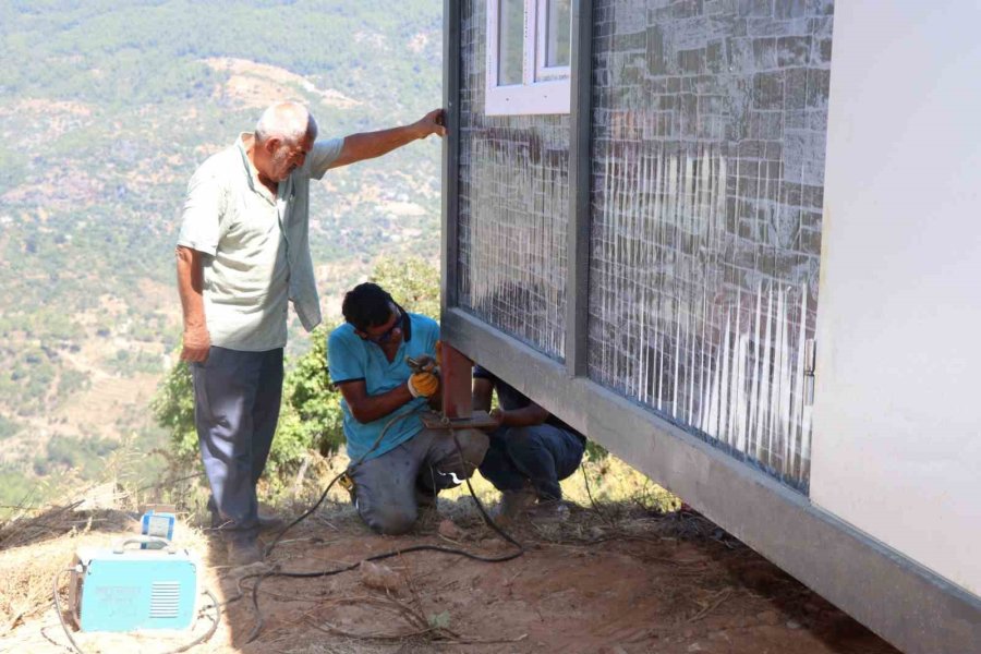 Alanya’da Yaşlı Kadına Konteyner Ev Yapıldı