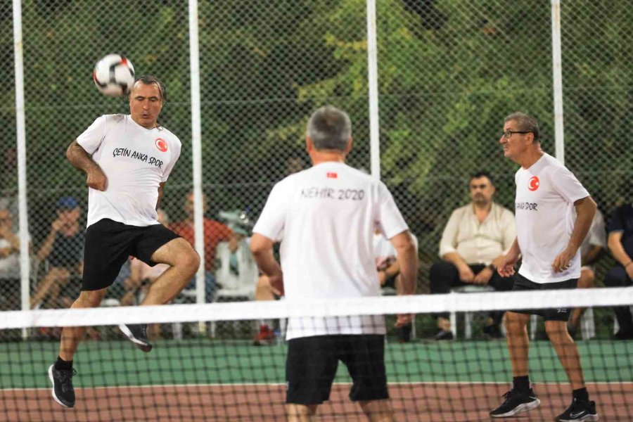 Ayak Tenisi Turnuvasında Şimşek Spor Şampiyon Oldu