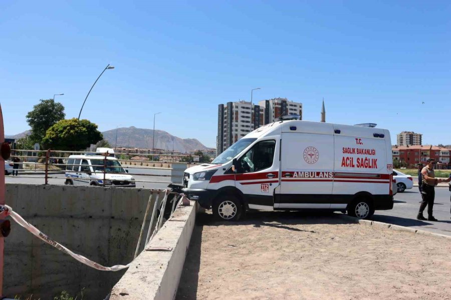 Ambulansla Otomobil Çarpıştı: 3’ü Sağlık Personeli 6 Yaralı