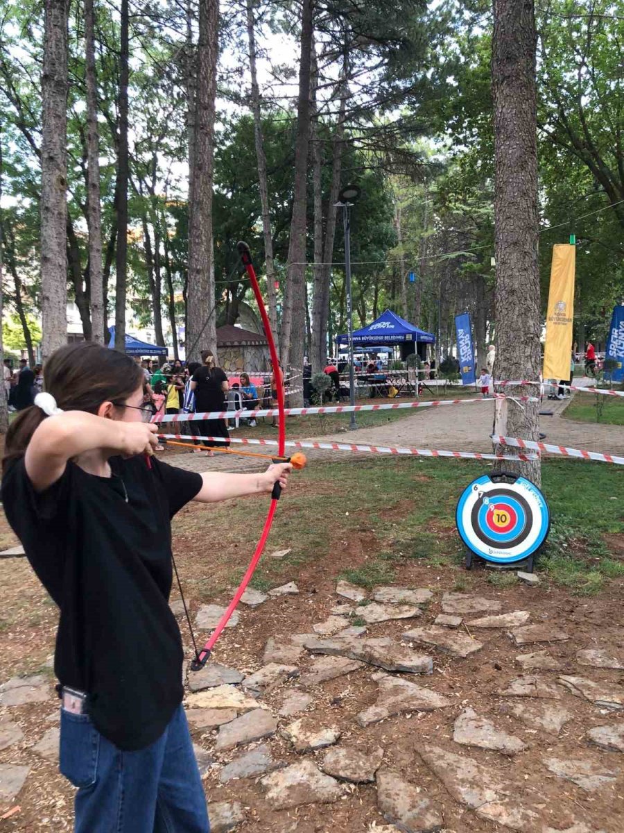 Konya Büyükşehir İlçe Spor Şenlikleri İle Gençleri Spora Teşvik Ediyor