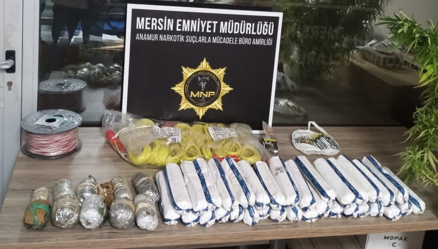 Mersin’de 19 Kilo Dinamit Ve Uyuşturucu Ele Geçirildi