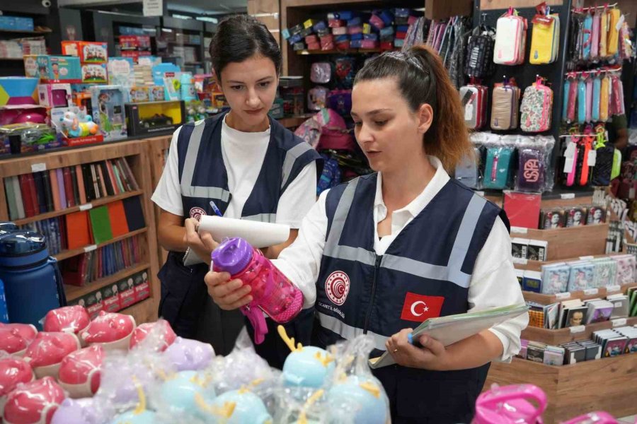 Okulların Açılmasına Sayılı Gün Kala Antalya’da Kırtasiyeler Denetleniyor