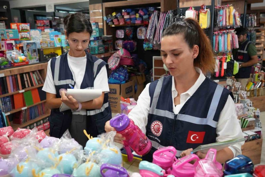 Okulların Açılmasına Sayılı Gün Kala Antalya’da Kırtasiyeler Denetleniyor