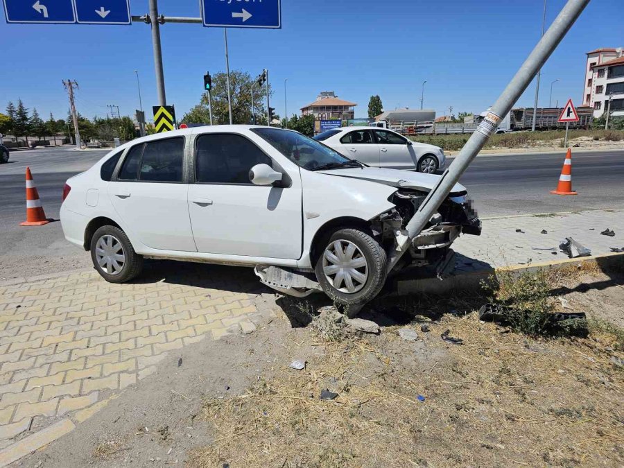 Aksaray’da Otomobil İle Motosiklet Çarpıştı: 1 Ağır Yaralı