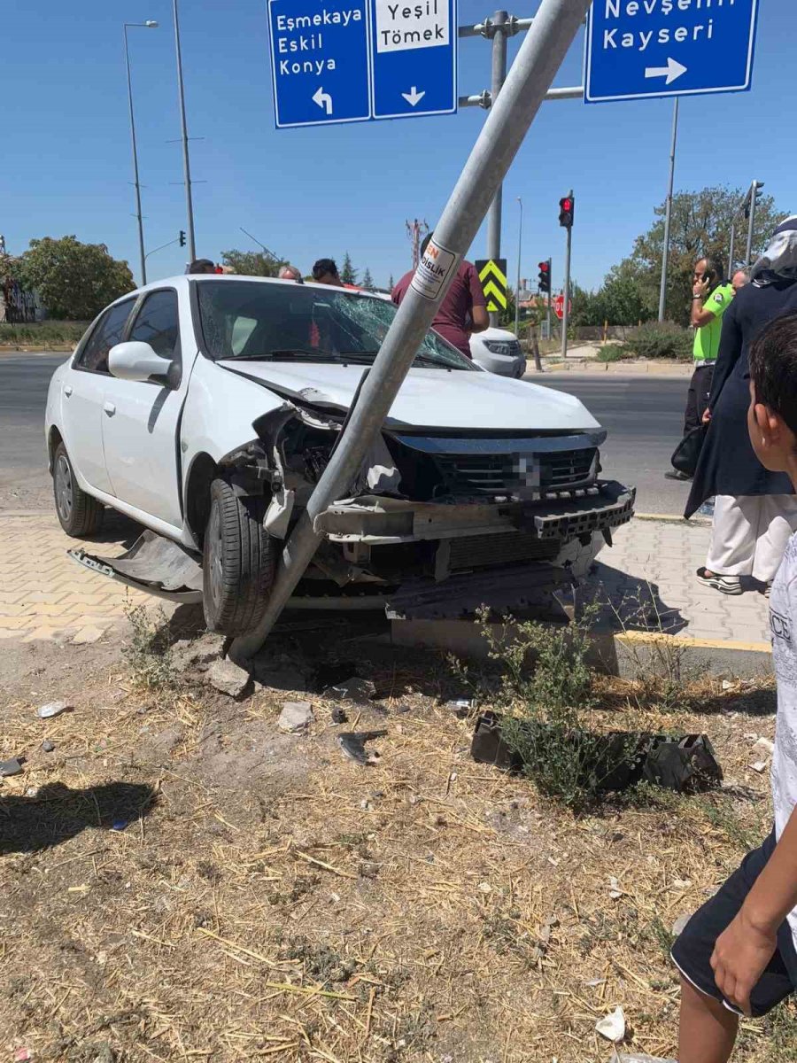 Aksaray’da Otomobil İle Motosiklet Çarpıştı: 1 Ağır Yaralı