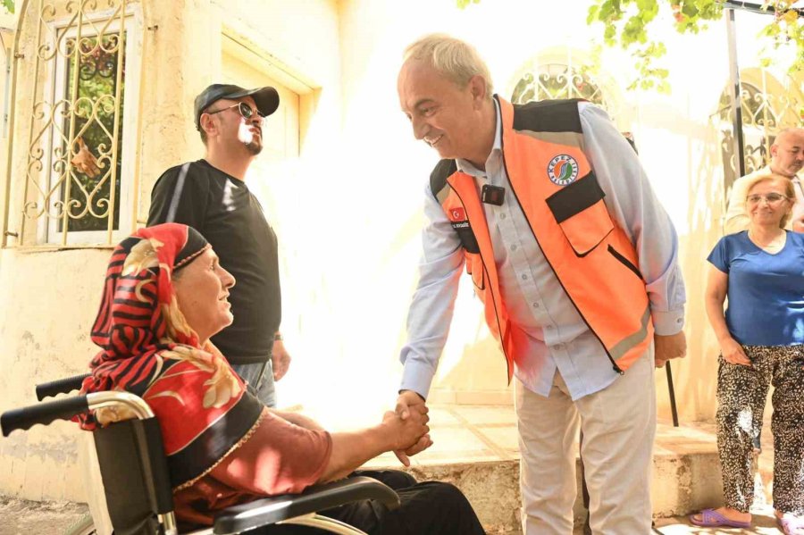 Tekerlekli Sandalye İle Hayatını Sürdüren Engelli Vatandaş İçin Sokağına Özel Asfalt Döküldü