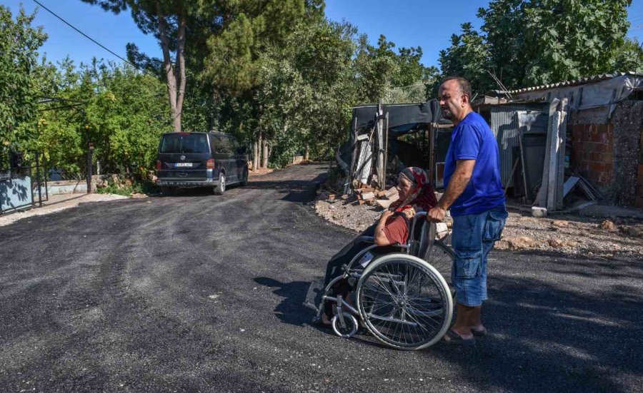 Tekerlekli Sandalye İle Hayatını Sürdüren Engelli Vatandaş İçin Sokağına Özel Asfalt Döküldü