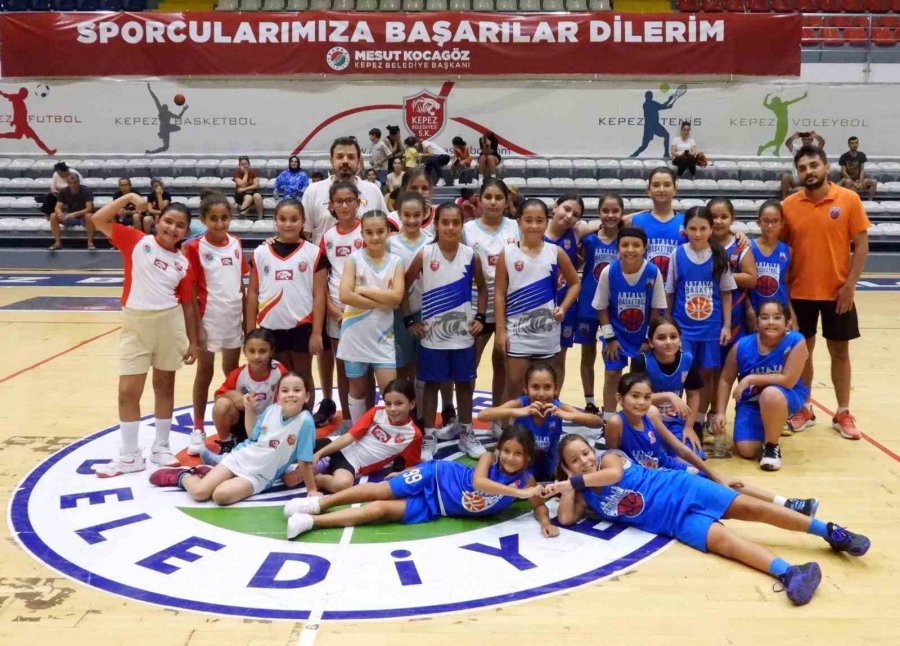 Kepez’in Minik Basketçilerden Hazırlık Maçı