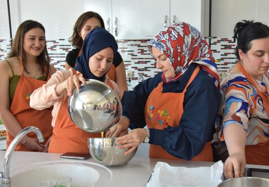 Fatma Çolakbayrakdar: "babaannelerinizin Tariflerini Elden Ele Ulaştırın"