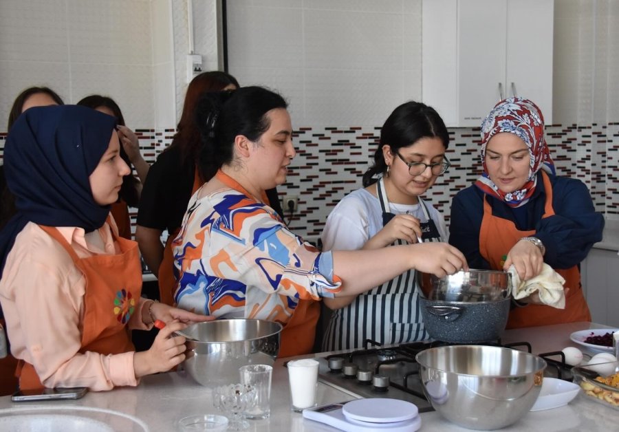 Fatma Çolakbayrakdar: "babaannelerinizin Tariflerini Elden Ele Ulaştırın"