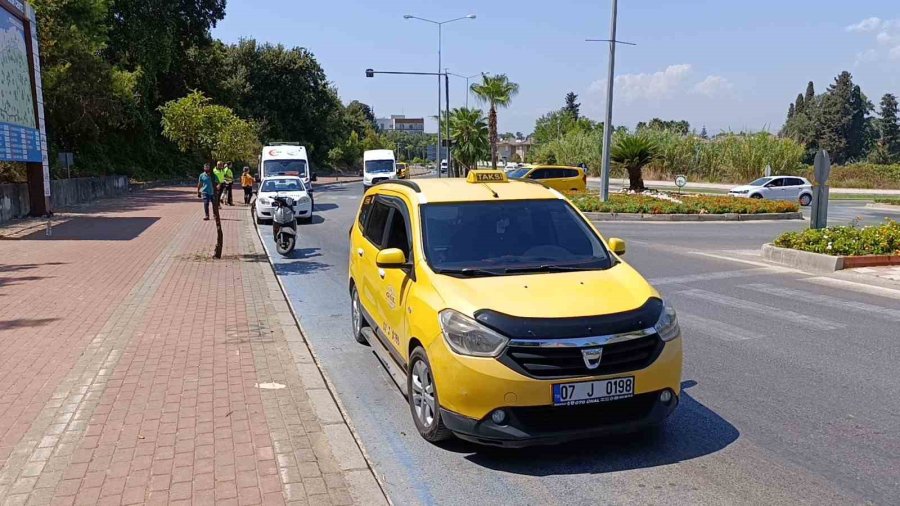 Ticari Taksi İle Çarpışan Motosikletin Sürücüsü Yaralandı