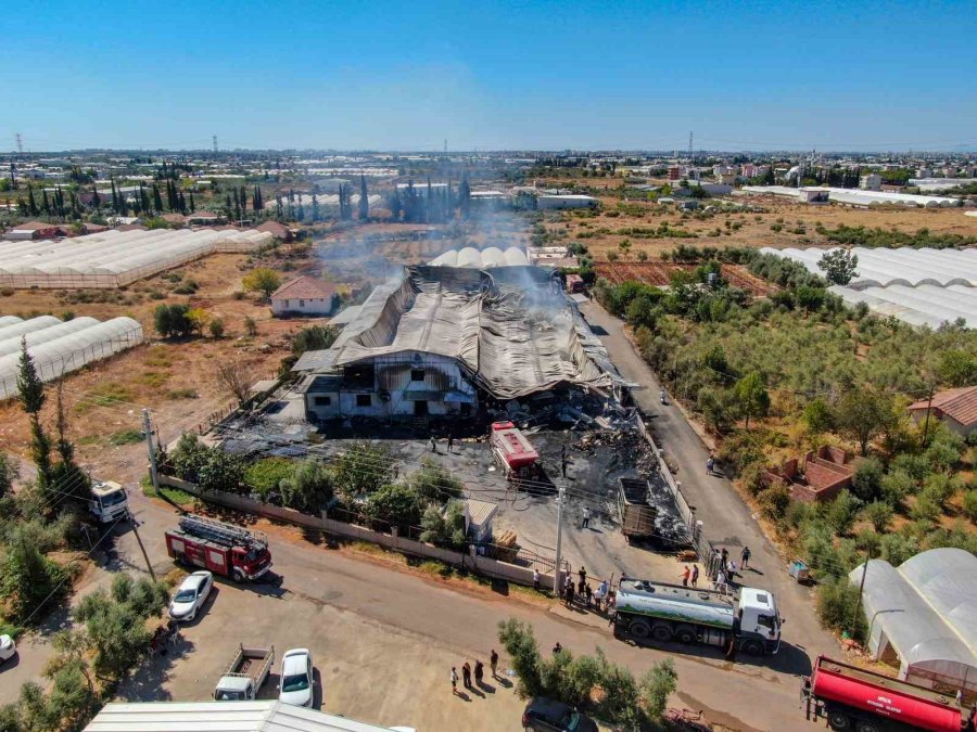 Antalya’da Karton Fabrikası Kül Oldu, Maddi Hasar 100 Milyon Tl