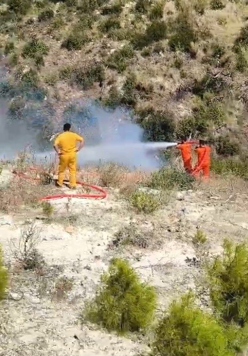 Manavgat’ta Çıkan Yangında, 4 Dönüm Örtü Ve Çalılık Alan Zarar Gördü