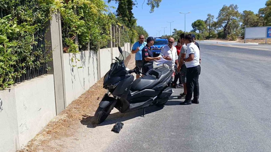 Motosiklet Sürücüsü Otobüsün Altında Kalmaktan Son Anda Kurtuldu