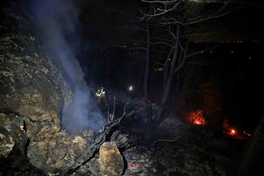 Alevlere Müdahale Eden Orman İşçisi Metrelerce Aşağı Yuvarlandı, Kalkıp Görevine Devam Etti