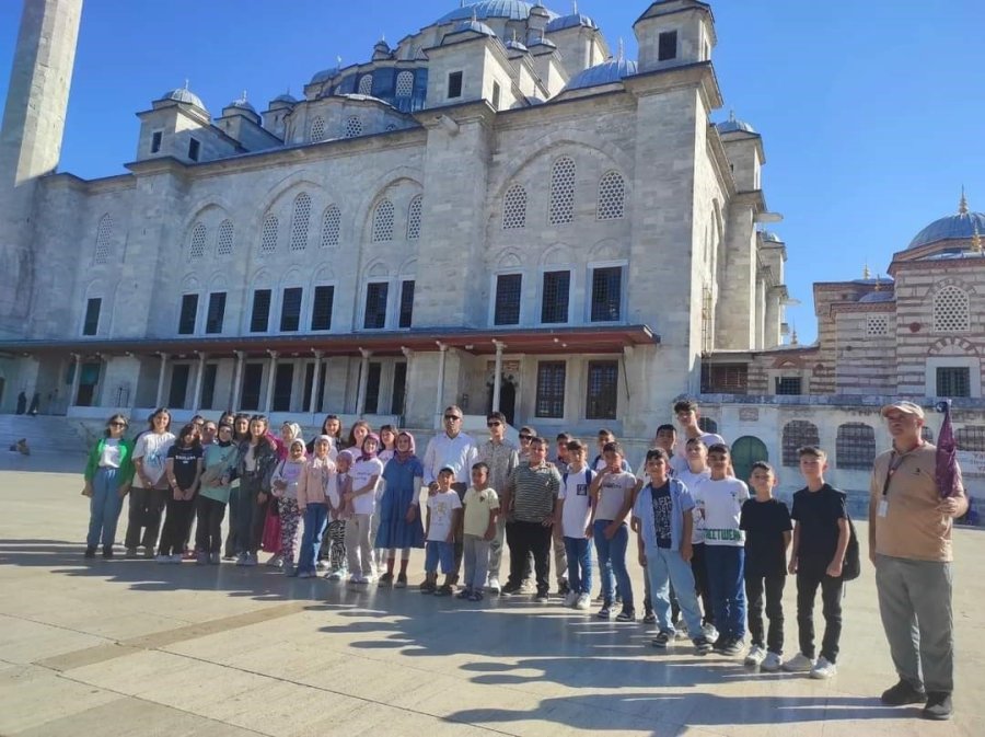 Karapınar’da Kur’an Kursu Öğrencilere İstanbul Gezi Hediyesi