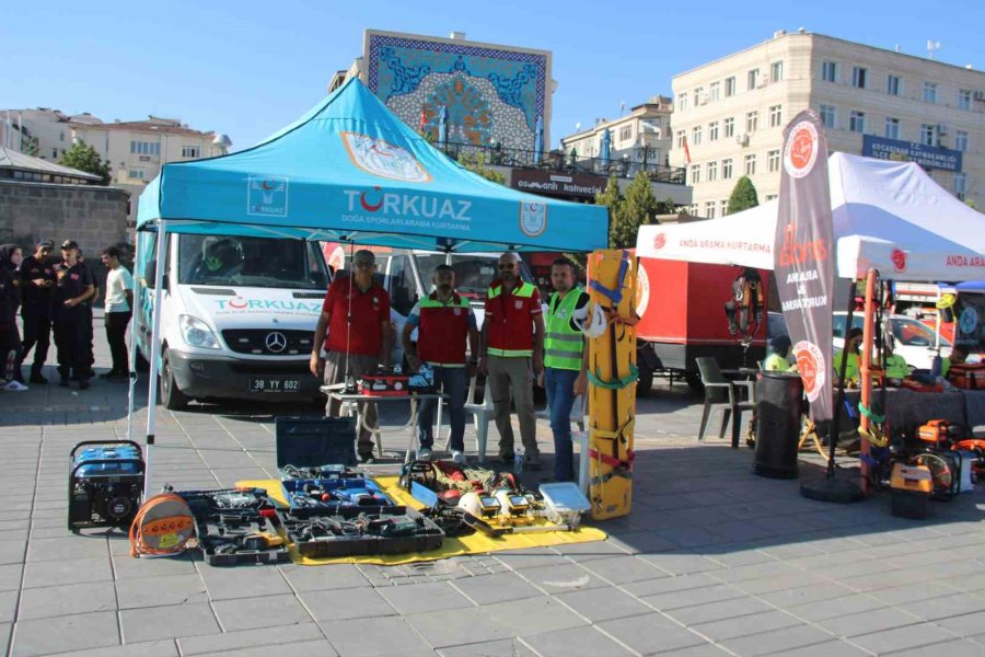 Marmara Depremi’nde Hayatını Kaybedenler Anıldı