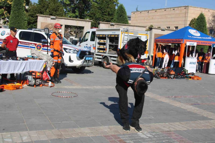 Marmara Depremi’nde Hayatını Kaybedenler Anıldı