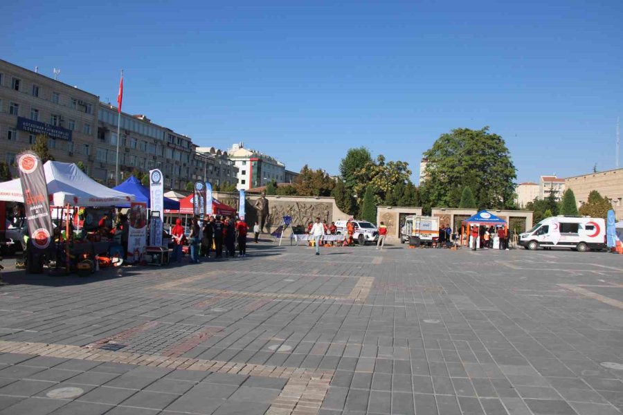 Marmara Depremi’nde Hayatını Kaybedenler Anıldı