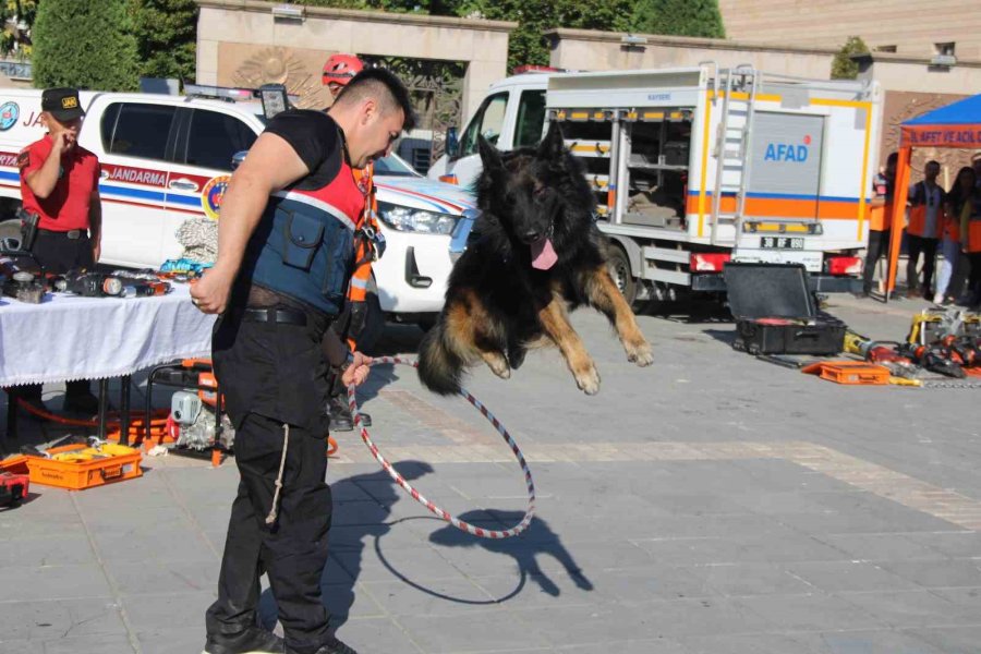 Marmara Depremi’nde Hayatını Kaybedenler Anıldı