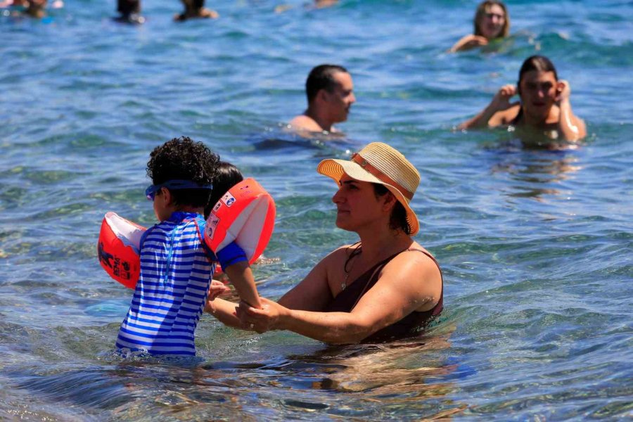 Antalya’da Termometreler 40 Dereceyi Gösterdi